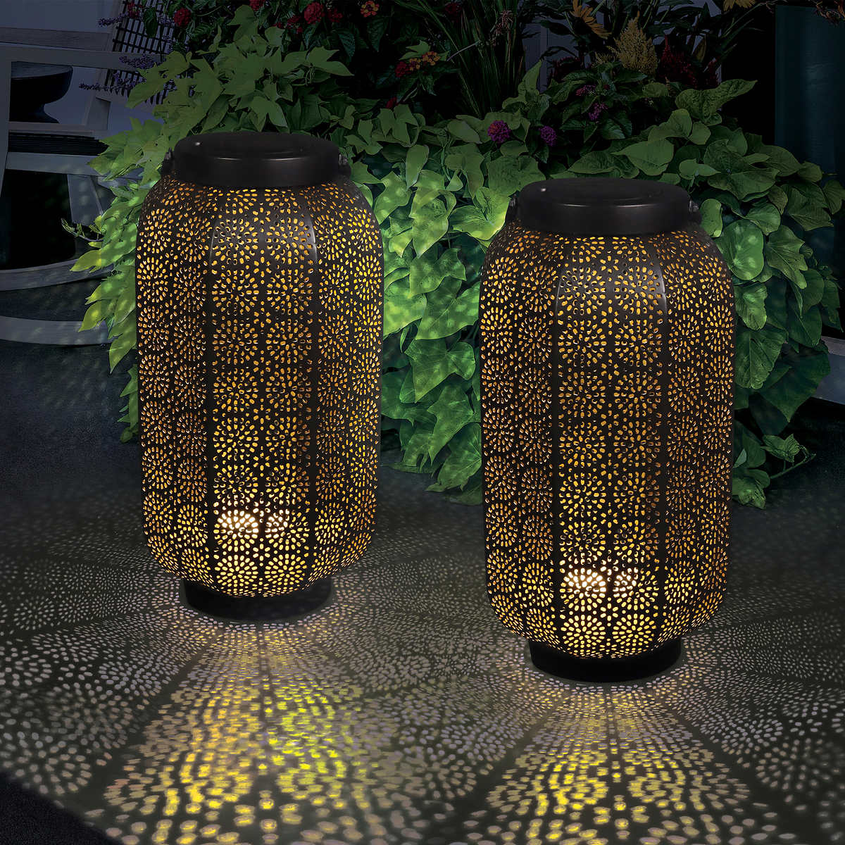 2 lanternes en métal de motifs mandala filigranes, à DEL par énergie solaire - Image 3