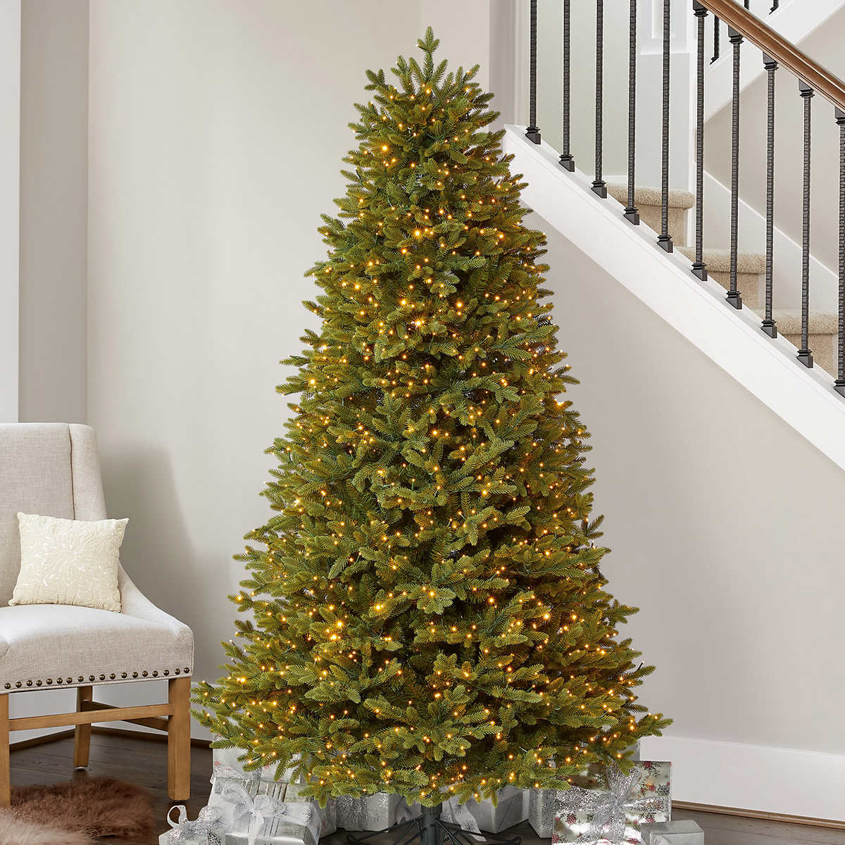 Arbre de Noël artificiel tremble pré-éclairé de 6,5 pi, 1 500 micro-lumières DEL - Image 2