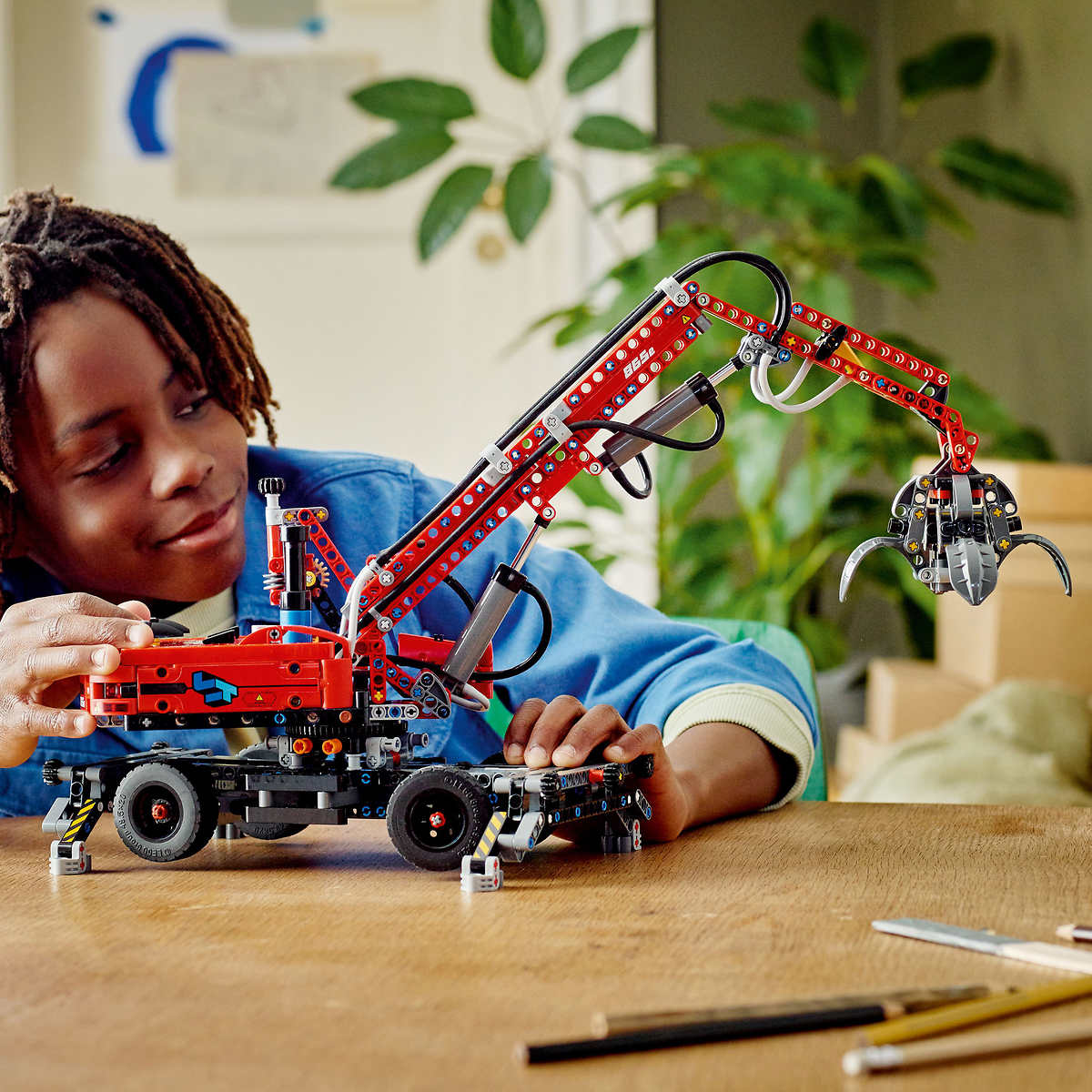LEGO Technic - Le manipulateur de matériaux - 42144 - Image 2