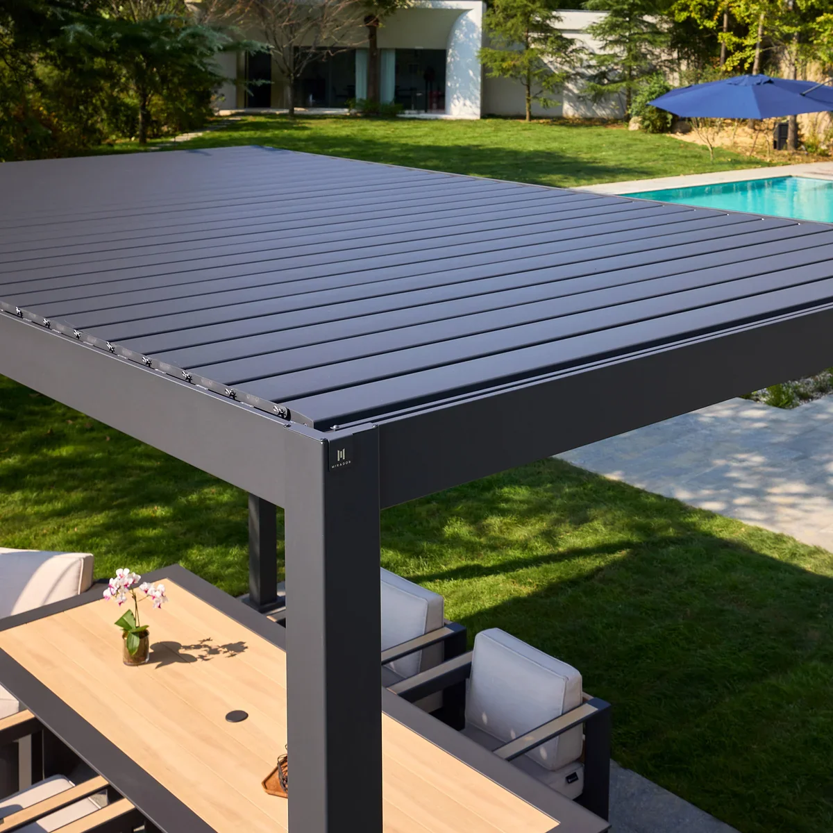 Mirador - Pergola réglable en aluminium persiennes, 8,8 pi x 14,4 pi - Image 5