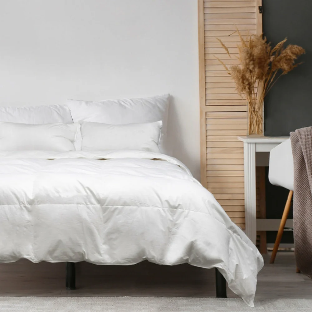 Nicole Miller - Couette en duvet de canard blanc