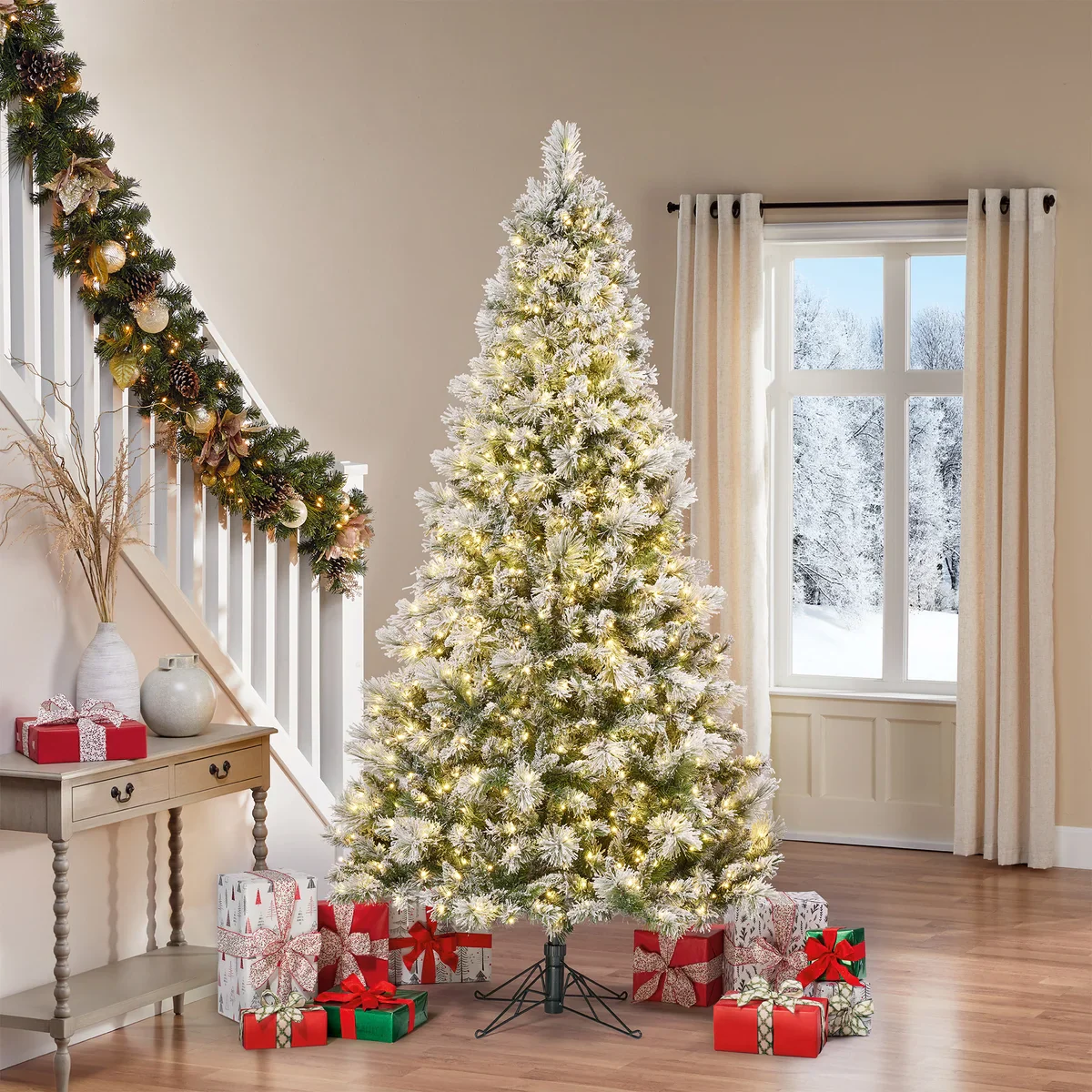 Sapin de Noël artificiel à paillettes floquées pré-éclairé de 2.7 m - Image 2