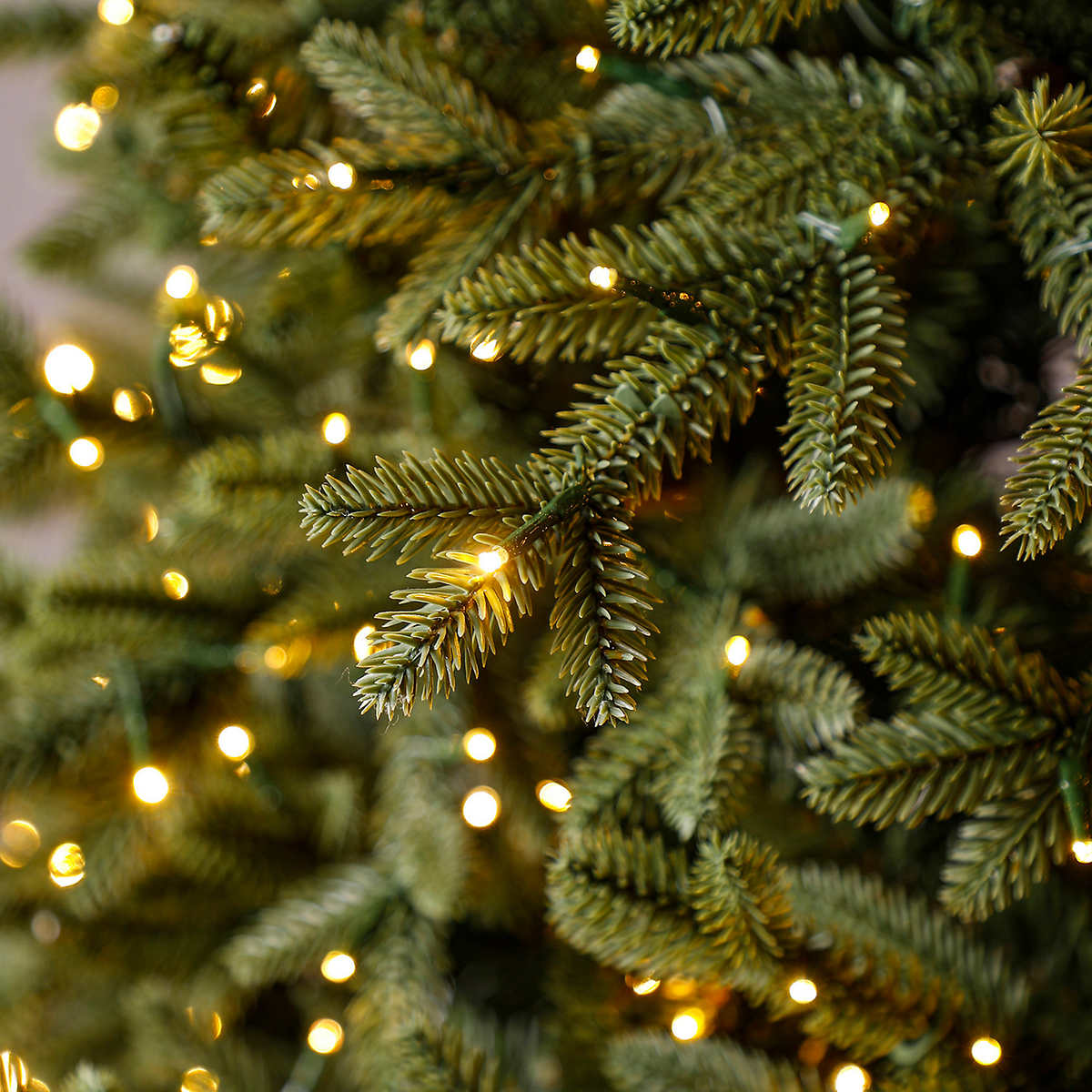 Sapin de Noël artificiel illuminé Aspen EZ Connect de 2,7 m (9 pi) - Image 3