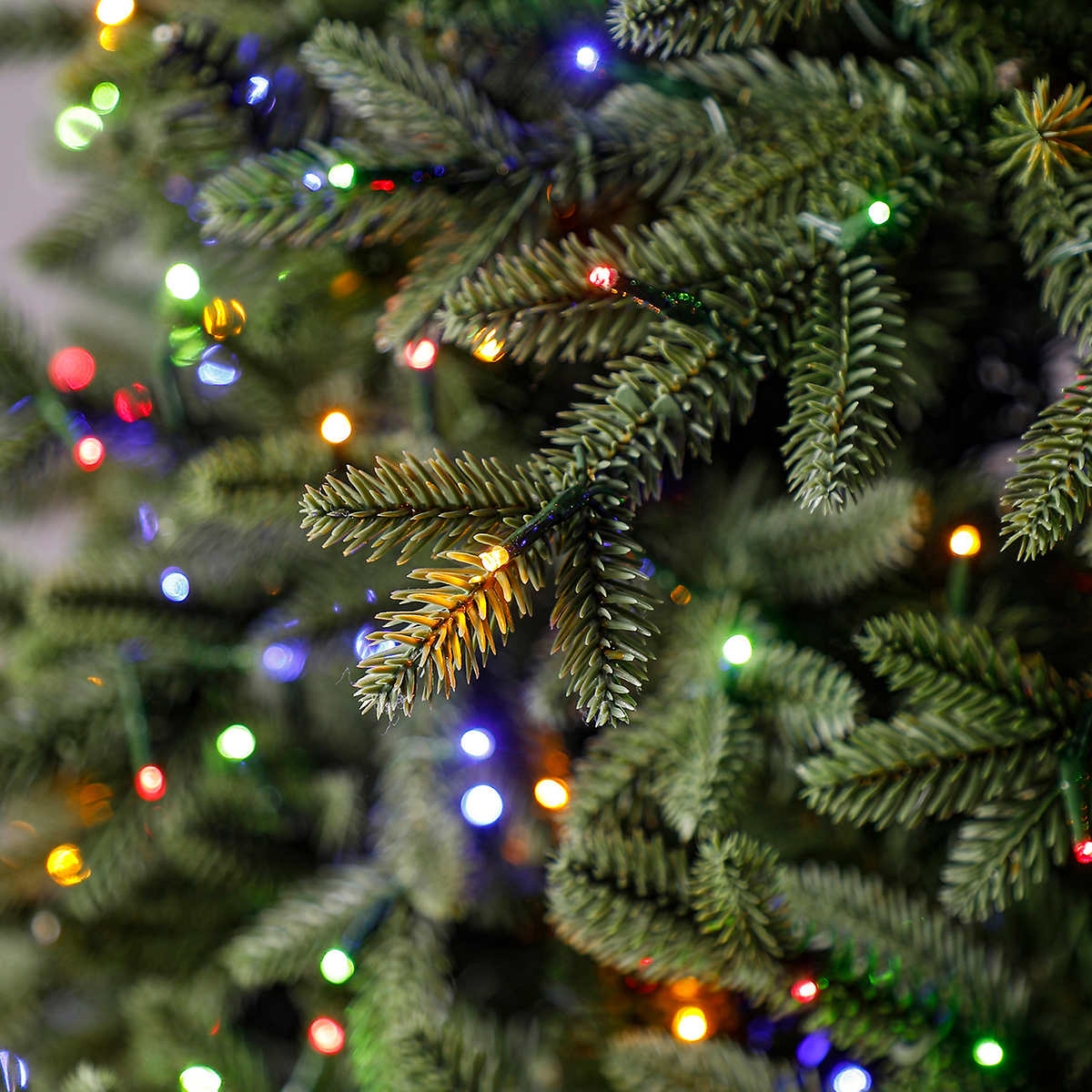 Sapin de Noël artificiel illuminé Aspen EZ Connect de 2,7 m (9 pi) - Image 4