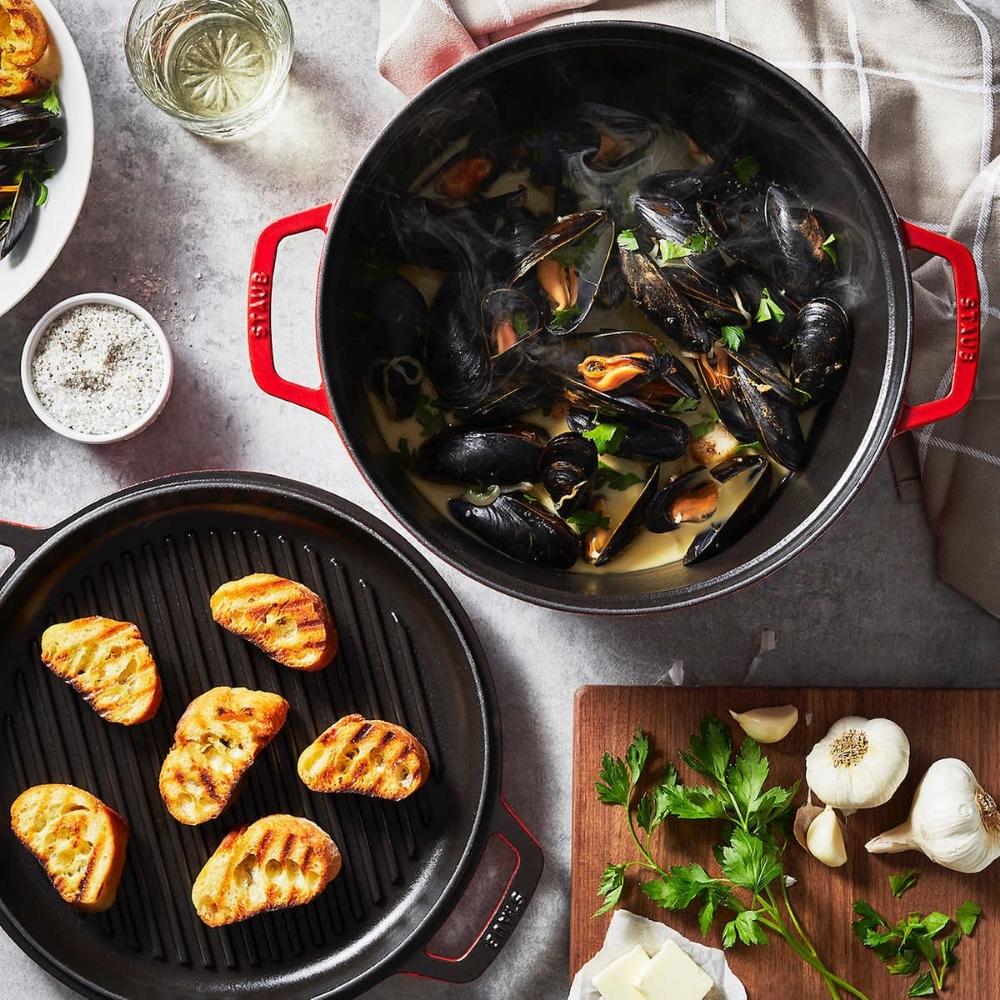 Staub – Casserole et poêle à griller de 6,7 L (7 qt) - Image 3