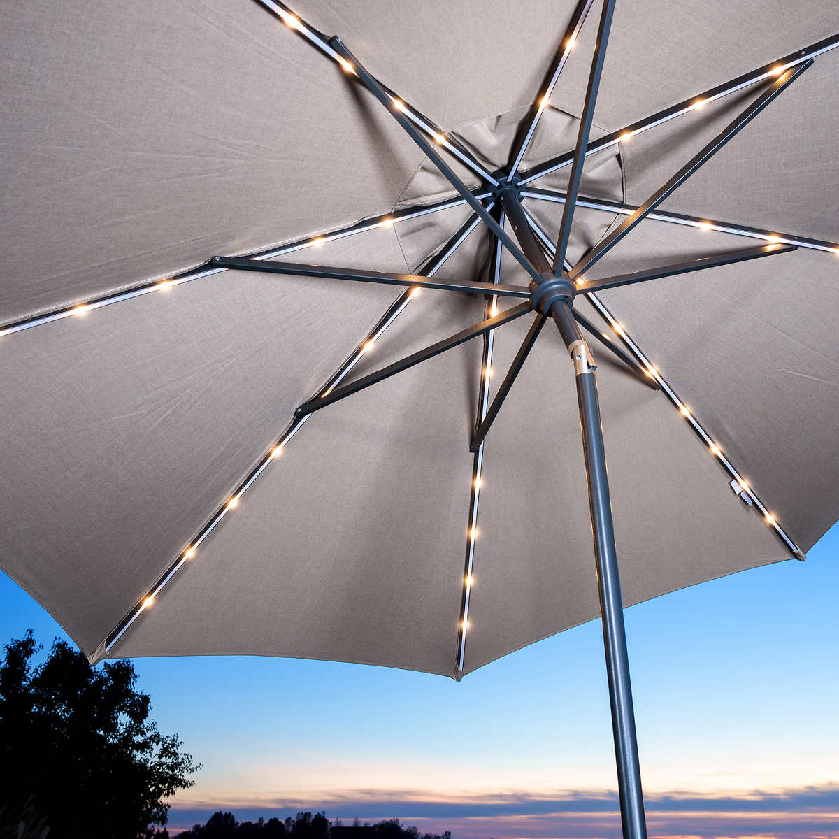 SunVilla - Parasol de marché rond à DEL solaire de 3 m (10 pi) - Image 3