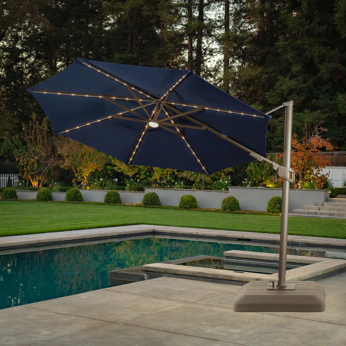 Sunvilla - Parasol rond Ă DEL solaire de 3,35 m (11 pi)